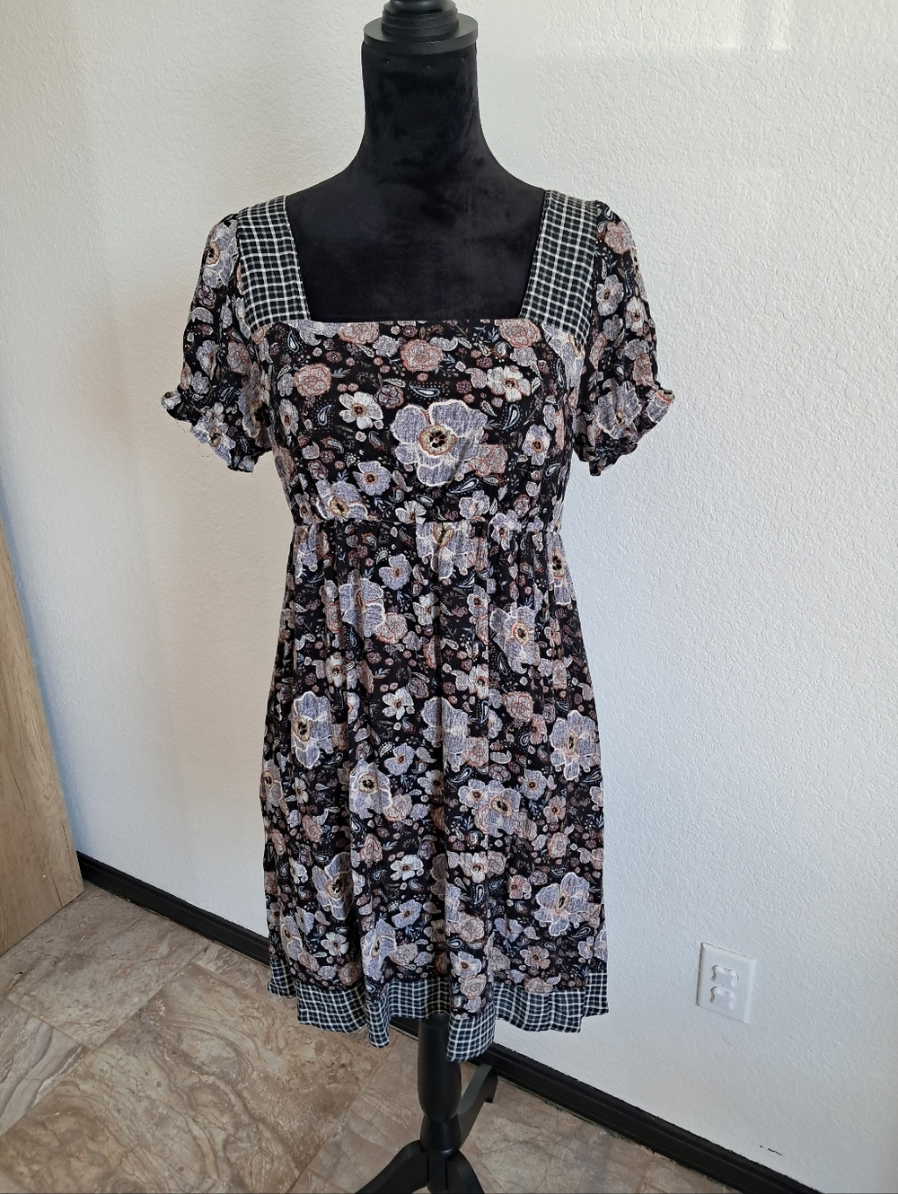 SO Babydoll Mini Dress Lg Black Floral Pattern Short Sleeve Flowy Cottagecore